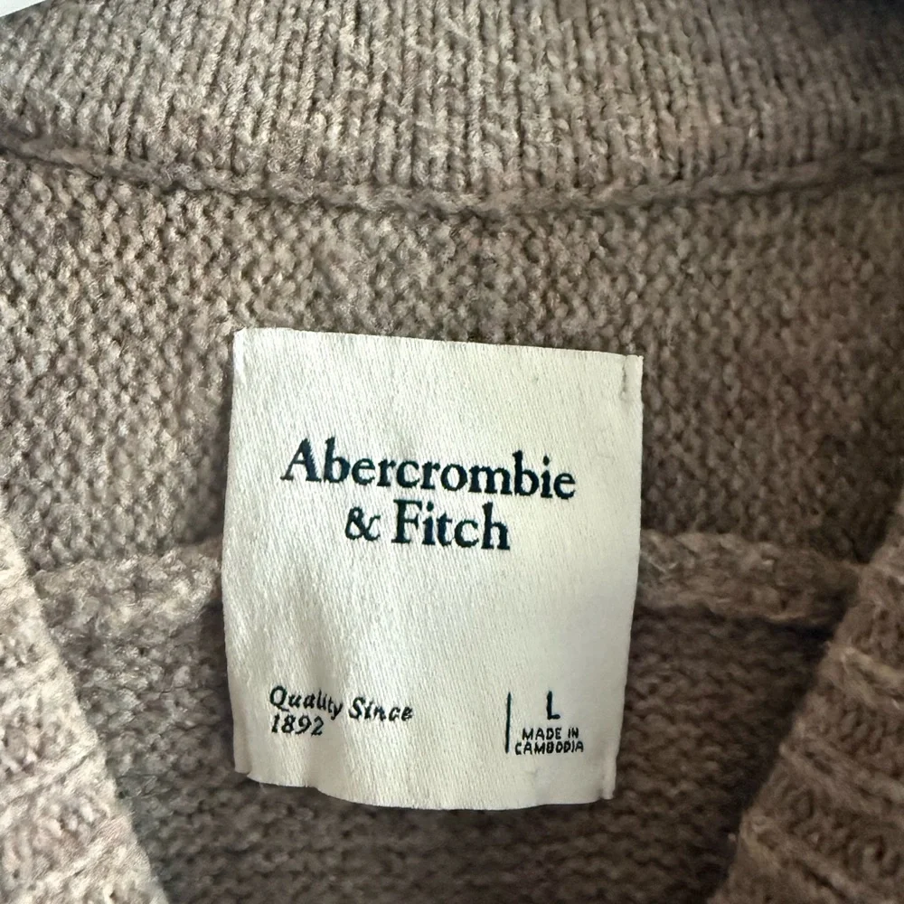 Abercrombie & Fitch Women's Taupe Crewneck Sweater - Picture 2 of 3